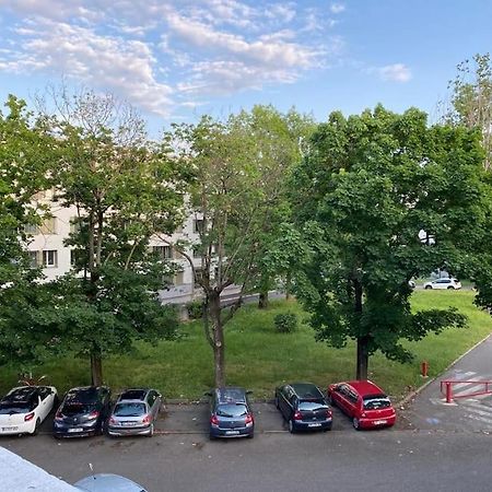 Joli Appartement Proche Metro Лион Екстериор снимка