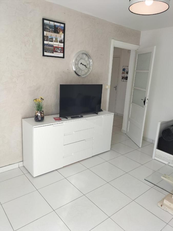 Joli Appartement Proche Metro Лион Екстериор снимка